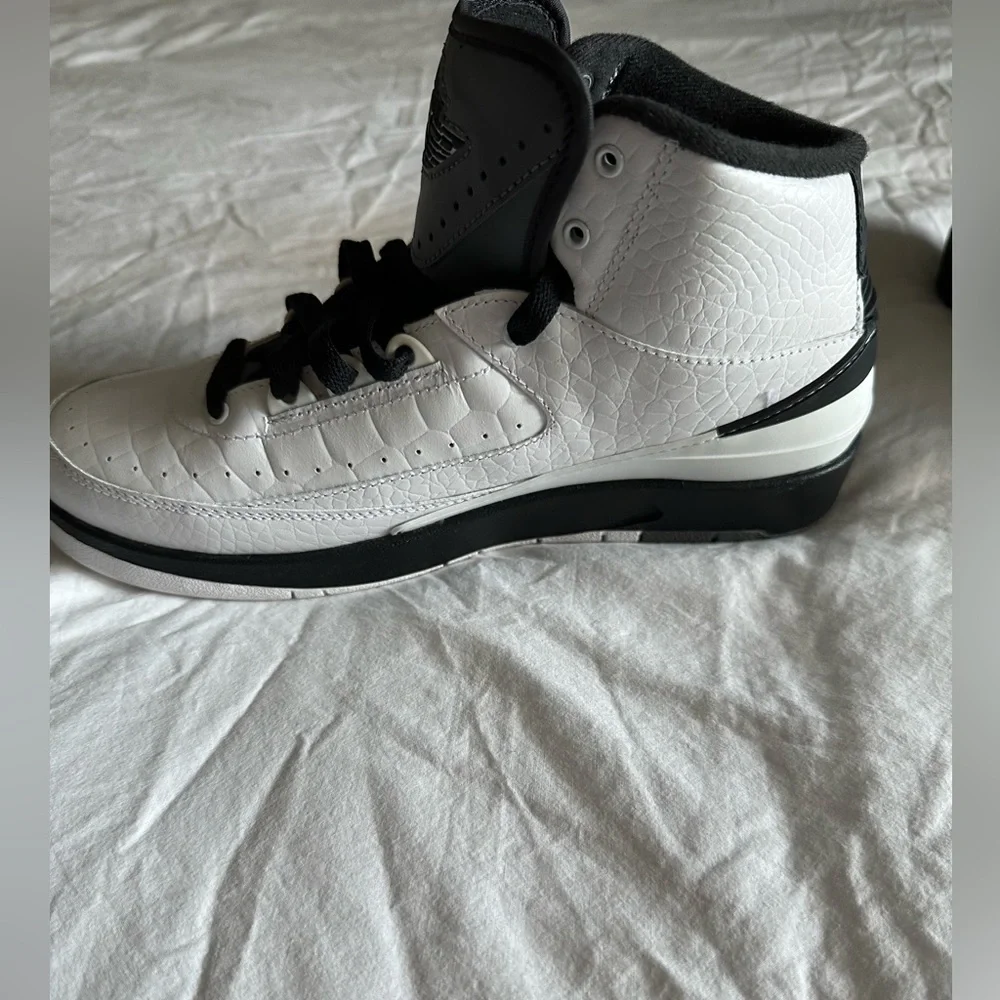 Air Jordan 2 Retro "Wing It" Youth Size 7 NWOT - Picture 12 of 13